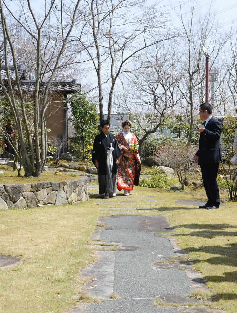 料亭の人前結婚式入場の様子